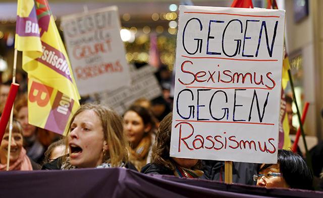 В Германии расследуют непонятную историю с нападениями на женщин в новогоднюю ночь
