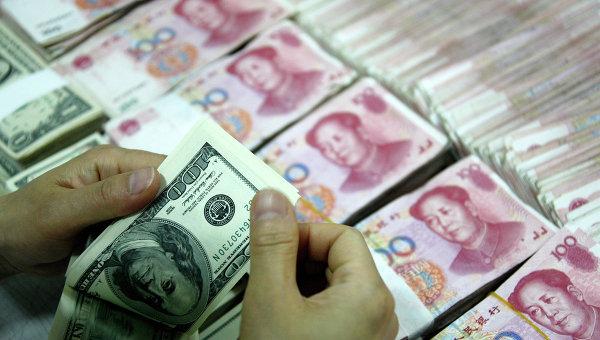 Китай обмежив продаж американських доларів — ЗМІ