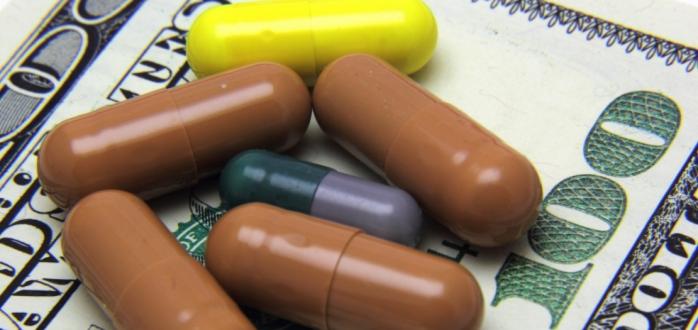 Минздрав обязали закупать все лекарства через международные организации