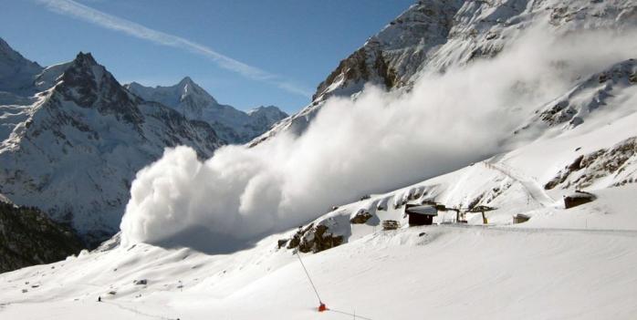 В Альпах при сходе лавины погибли три человека, среди них — украинец