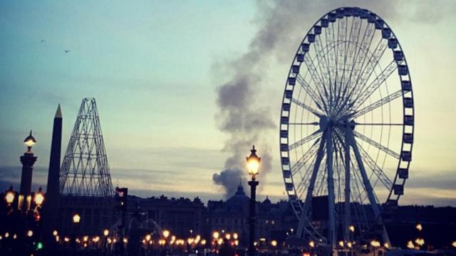 В центре Парижа горит отель Ritz