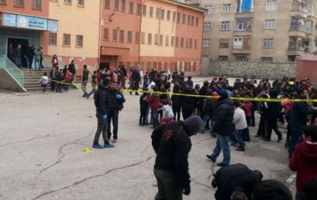 В Турции у школы произошел взрыв, есть пострадавшие