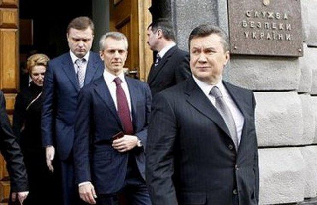 На сайті Інтерполу більше немає даних про розшук соратників Януковича