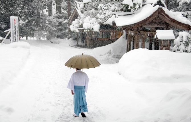 В Японии снегопад стал причиной гибели четырех человек