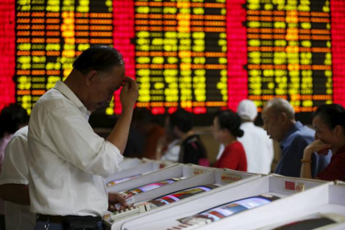 Китайские биржи обвалились до 13-месячного минимума