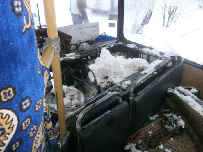 Под Черкассами горел автобус с 40 пассажирами (ВИДЕО)