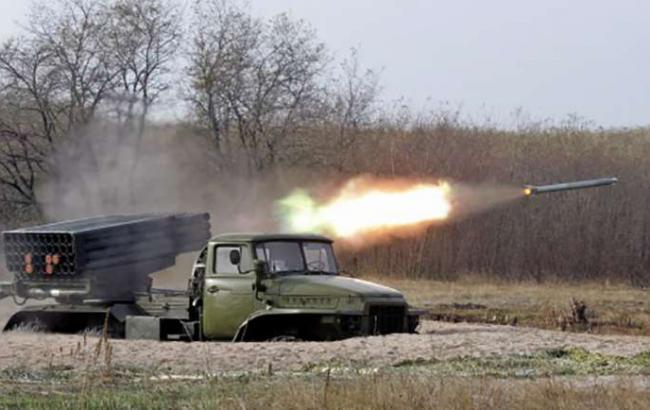 Розвідка виявила в районі Донецька танки і «Гради» бойовиків