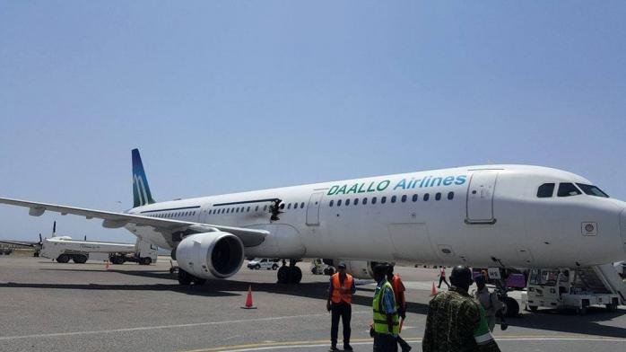В Сомали при взрыве в самолете пострадали три человека (ФОТО)