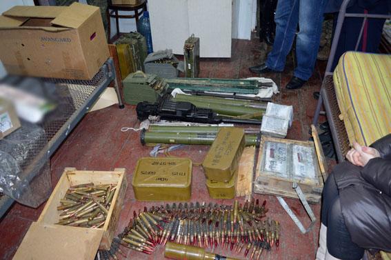 В Красноармейске Донецкой области выявлен арсенал оружия