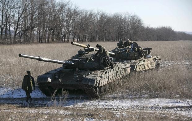 Булатов увидел 30 танков в окрестностях Луганска