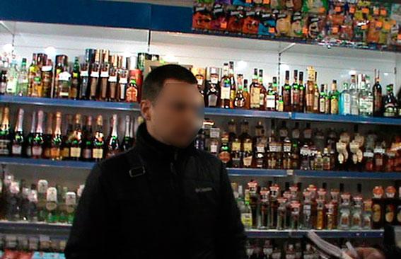 В Днепропетровске на взятке поймали главного ревизора ГФС