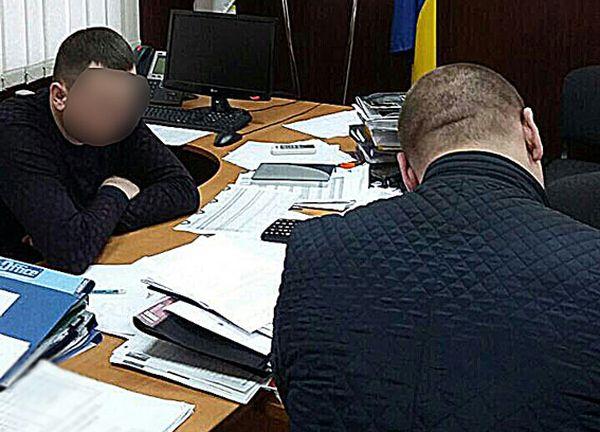 В Запорожской области руководитель отдела налоговой инспекции попался на взятке