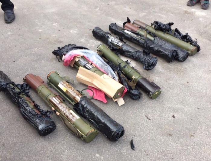 В Киевской области двое мужчин пытались продать 9 гранатометов (ФОТО)