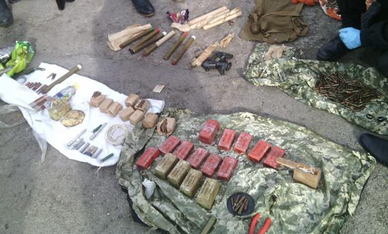 В автомобиле на Херсонщине полиция нашла партию взрывчатки (ФОТО)