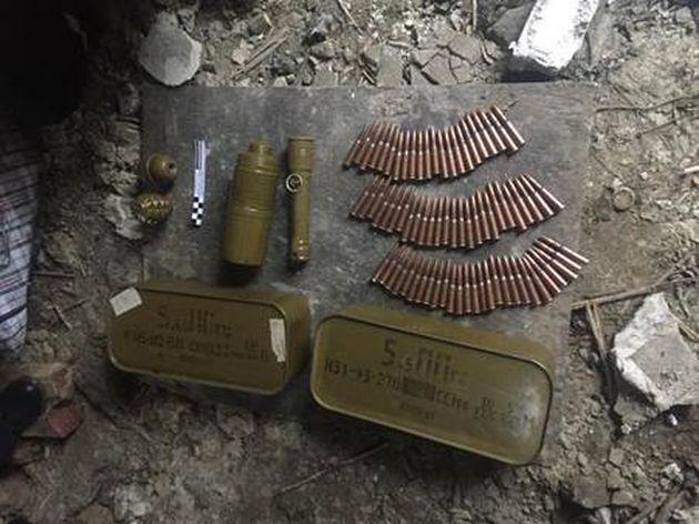 Во Львове обнаружен тайник с гранатами и боеприпасами (ФОТО)