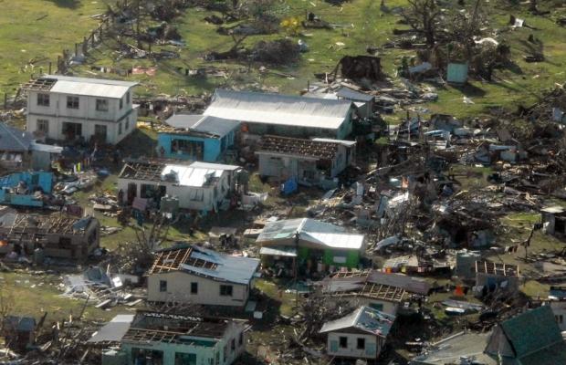 Мощный ураган на Фиджи унес жизни уже 42 человек (ФОТО, ВИДЕО)