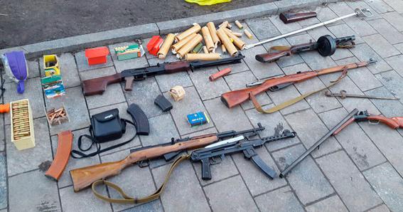 В Житомире в ходе антикоррупционной операции обнаружили крупный склад оружия (ФОТО)