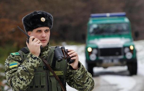 В Закарпатской области на берегу Тисы пограничники задержали контрабандиста в гидрокостюме