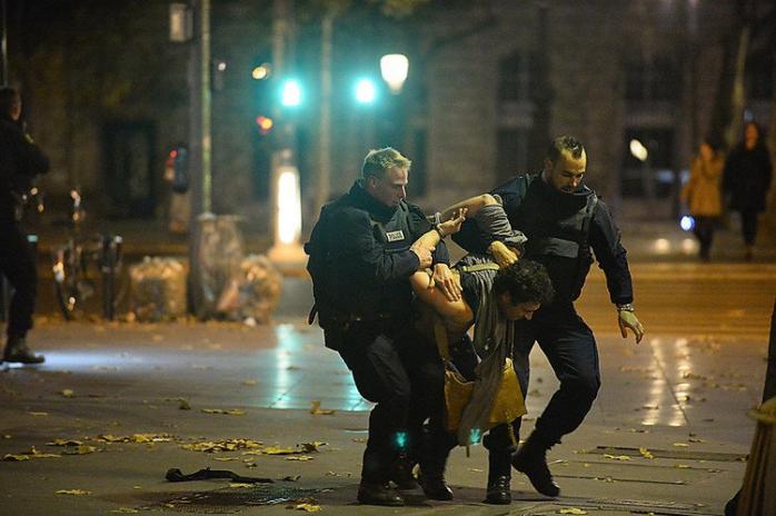 Полиция задержала четырех подозреваемых в совершении терактов в Париже