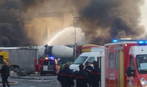 Поблизу французького Бордо пролунали вибухи на складах хімікатів