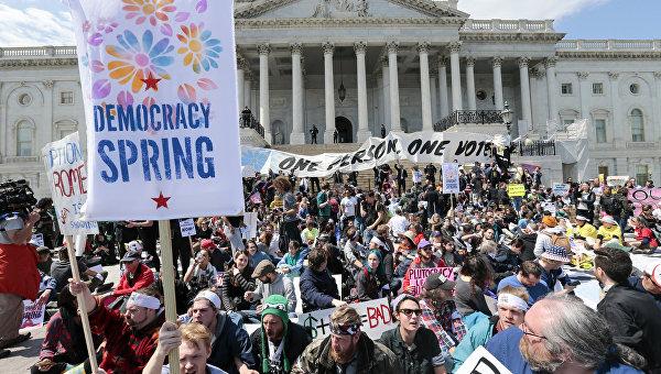 Полиция задержала более 400 протестующих против коррупции в Вашингтоне (ВИДЕО)