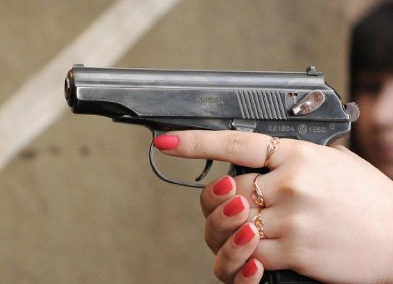 В Одесі дівчина відстрілювалася від шістьох нападників, є поранений