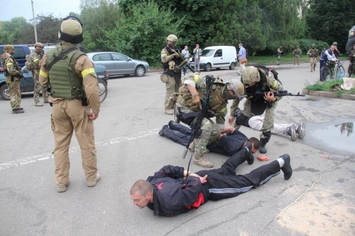 ПАСЕ призвала Украину расследовать нарушение прав задержанных и признать пытки серьезным преступлением