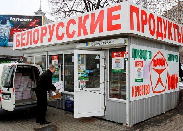 Украина отложила введение спецпошлины на товары из Беларуси