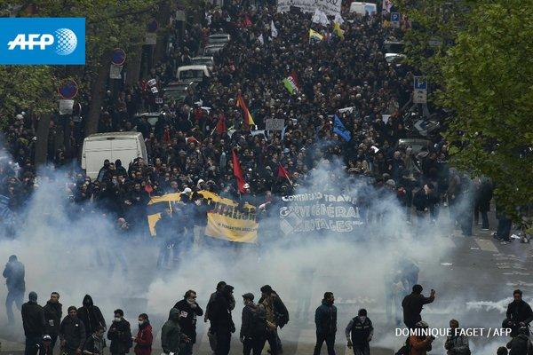 Во время протестов во Франции ранены более 20 полицейских (ФОТО)
