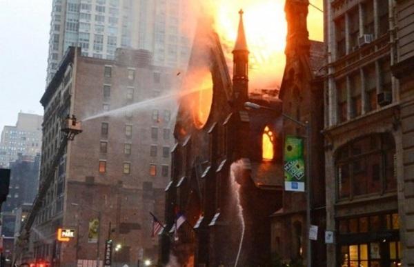На Великдень у Нью-Йорку згорів собор Сербської православної церкви (ФОТО, ВІДЕО)