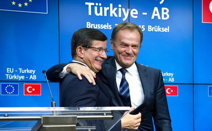 Еврокомиссия предложила отменить визы Турции и Косово