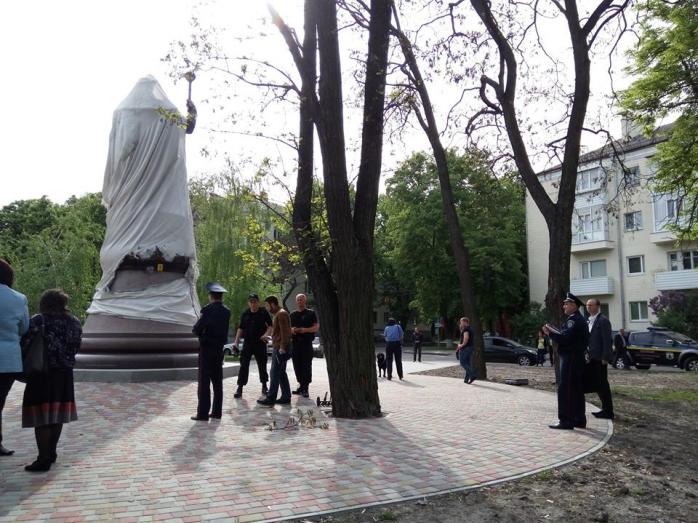 В Полтаве пытались подорвать памятник Мазепе (ФОТО)