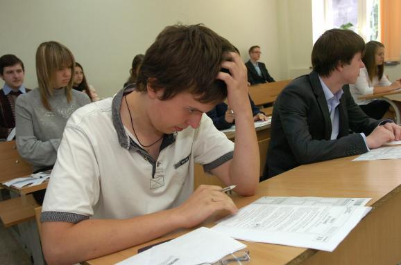 «Мінування» школи в Ужгороді: хто не дописав ЗНО, перескладатиме в червні
