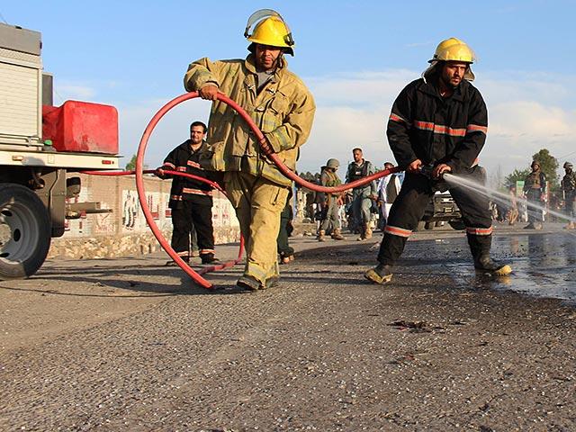 В Афганістані автобуси зіткнулися з бензовозом і загорілися, загинуло 50 людей