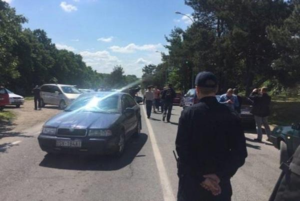 Водители с иностранными номерами блокировали движение на украинско-словацкой границе (ФОТО)