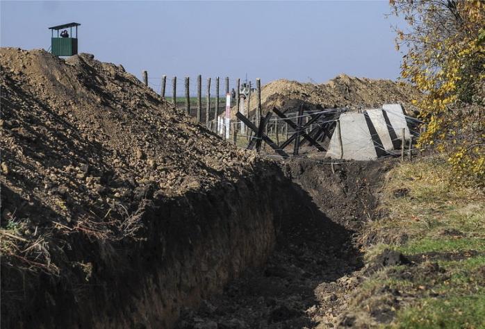 В Луганской области начали строить «Стену» на границе с РФ
