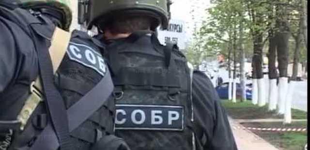 В Москве вооруженные неизвестные захватили заложников в банке — СМИ