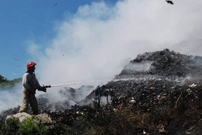 Пожежа знову спалахнула на Грибовицькому сміттєзвалищі