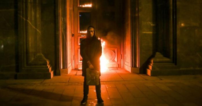 Суд РФ отпустил художника-поджигателя дверей ФСБ Павленского