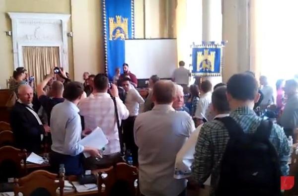 За фактом сутичок у Львівській мерії відкрили справу про «хуліганство»