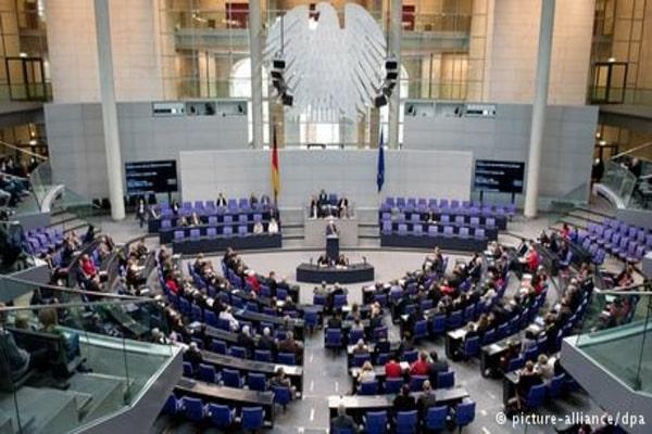 В Германии к 11 депутатам с турецкими корнями приставили охрану