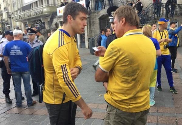 Украинских фанов перед матчем Евро-2016 избили русскоговорящие в балаклавах — депутат