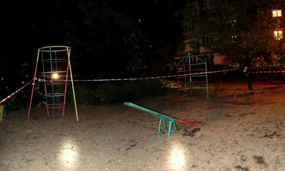 В Киеве на детской площадке устроили смертельную драку (ФОТО)