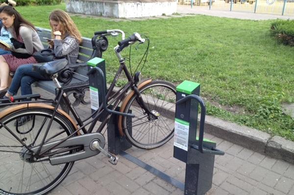Для киевлян установили первую «умную» велопарковку (ФОТО)