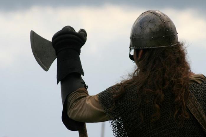 Археологи-любители нашли крупнейшую в истории Дании коллекцию золота викингов (ФОТО)