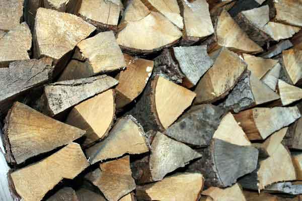 Жителей аннексированного Крыма призывают запасаться дровами
