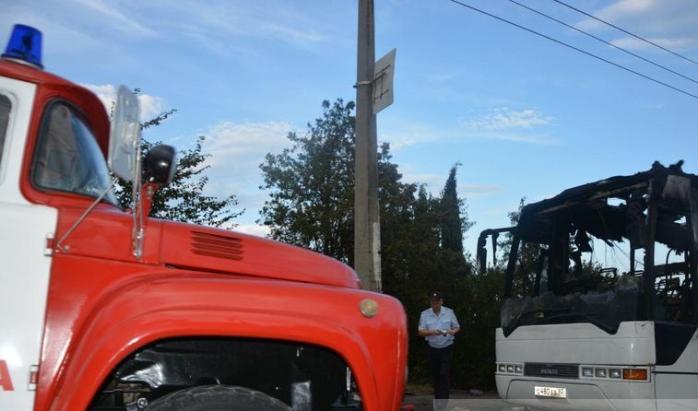 В Крыму сгорел туристический автобус, перевозивший российских школьников (ФОТО)