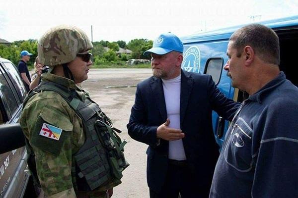 На Донеччині українського бійця звільнили з полону бойовиків ДНР (ФОТО)