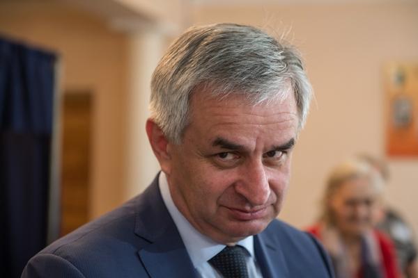 Президент Абхазії ініціював референдум про власну відставку