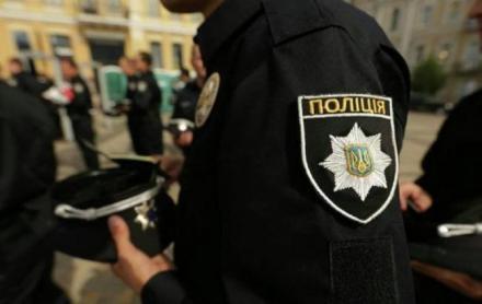 В Киеве полицейский избил дубинкой инвалида